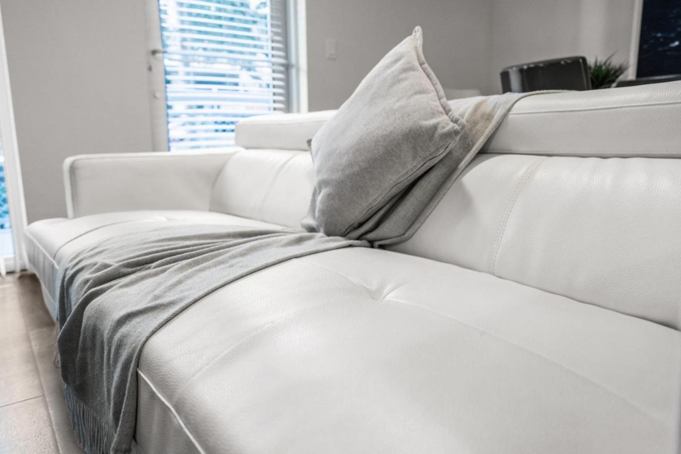 Comfort And Convenience 2br Unit With Free Parking *