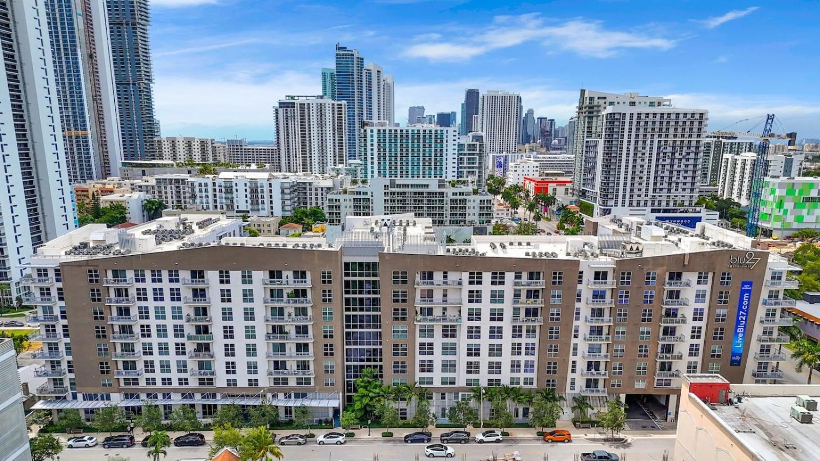 Apartment Comfort And Convenience 2br Unit With Free Parking *